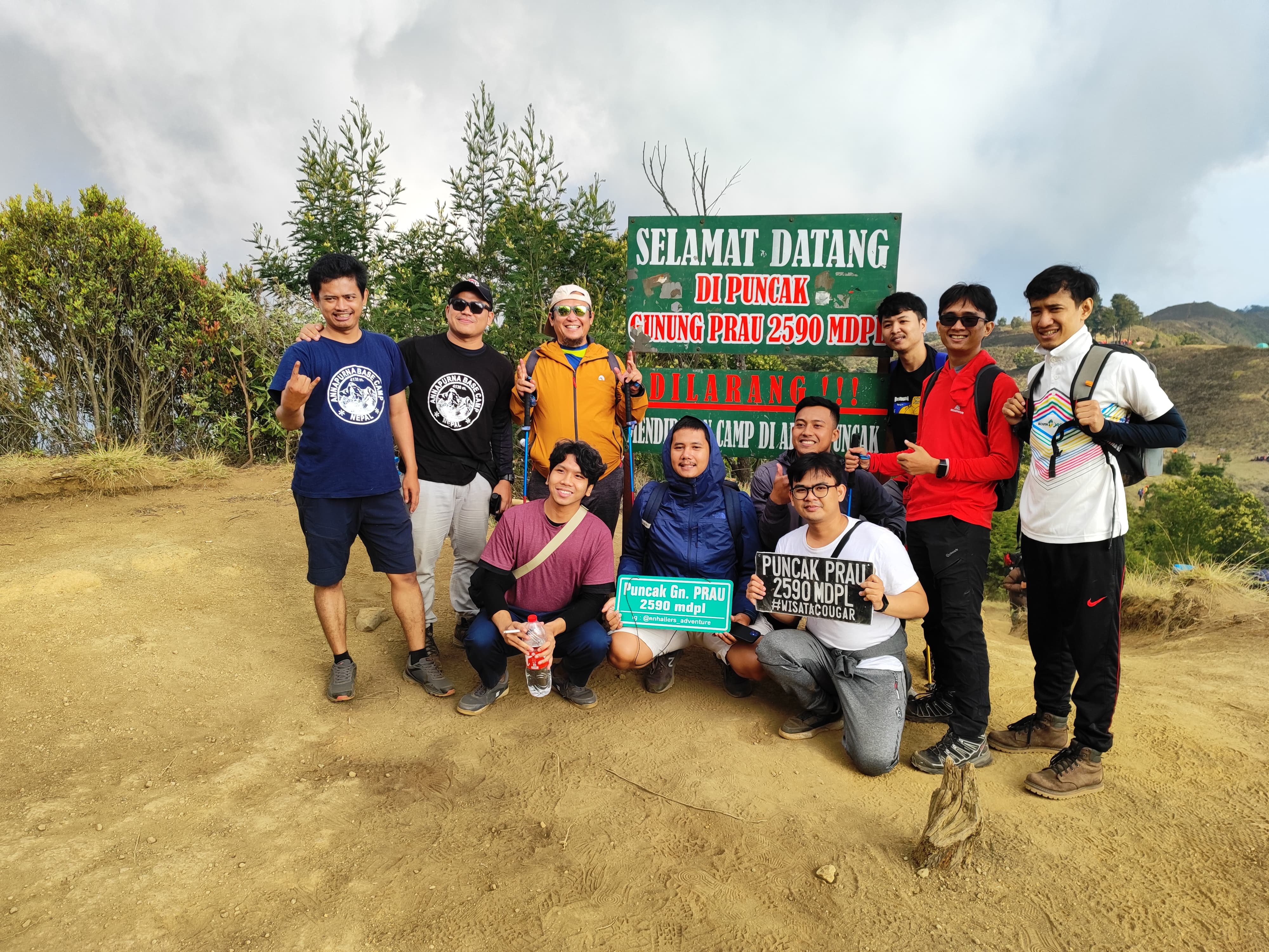 Kolaborasi antar divisi di ruang terbuka